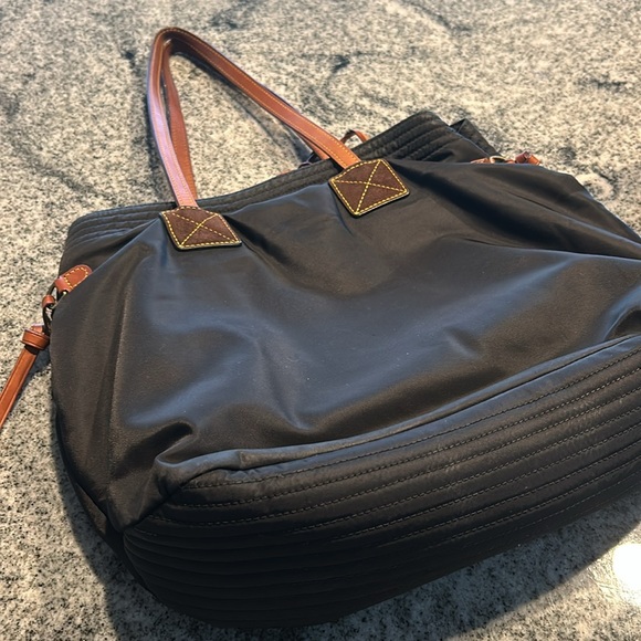 Dooney and Bourke commuter bag! - Picture 2 of 13